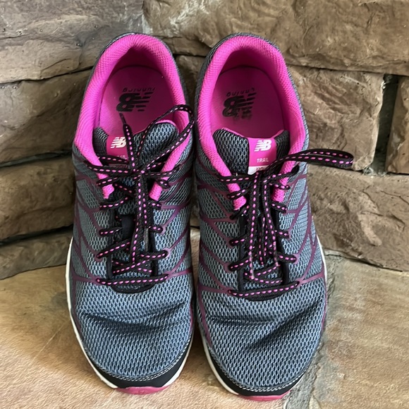 New Balance 330v2 Trail Running Shoe / SZ 11 - Picture 3 of 7